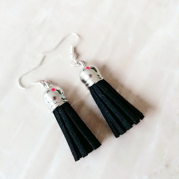 Alquimia Jewelry - BLACK TASSEL EARRINGS SILVER HYPO ALLERGENIC